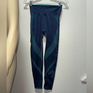 PINK active seamless leggings  blue and teal size small Victoria secret